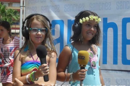 La edición de veranos de Hoy por hoy cuelga el bañador y prepara el traje de lunares para cambiar los días de playa por la Feria.