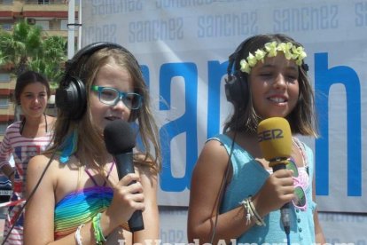 La edición de veranos de Hoy por hoy cuelga el bañador y prepara el traje de lunares para cambiar los días de playa por la Feria.