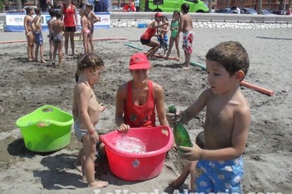 La edición de veranos de Hoy por hoy cuelga el bañador y prepara el traje de lunares para cambiar los días de playa por la Feria.