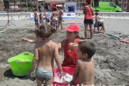 La edición de veranos de Hoy por hoy cuelga el bañador y prepara el traje de lunares para cambiar los días de playa por la Feria.