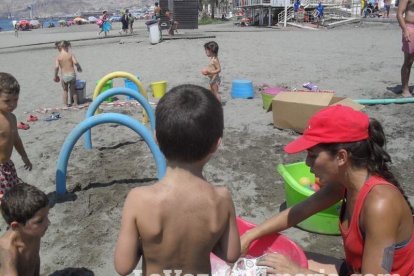 La edición de veranos de Hoy por hoy cuelga el bañador y prepara el traje de lunares para cambiar los días de playa por la Feria.