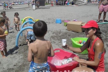 La edición de veranos de Hoy por hoy cuelga el bañador y prepara el traje de lunares para cambiar los días de playa por la Feria.