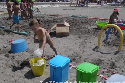 La edición de veranos de Hoy por hoy cuelga el bañador y prepara el traje de lunares para cambiar los días de playa por la Feria.