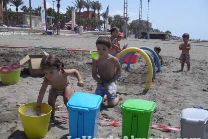 La edición de veranos de Hoy por hoy cuelga el bañador y prepara el traje de lunares para cambiar los días de playa por la Feria.