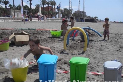 La edición de veranos de Hoy por hoy cuelga el bañador y prepara el traje de lunares para cambiar los días de playa por la Feria.