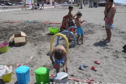 La edición de veranos de Hoy por hoy cuelga el bañador y prepara el traje de lunares para cambiar los días de playa por la Feria.