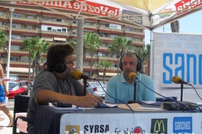 La edición de veranos de Hoy por hoy cuelga el bañador y prepara el traje de lunares para cambiar los días de playa por la Feria.