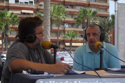 La edición de veranos de Hoy por hoy cuelga el bañador y prepara el traje de lunares para cambiar los días de playa por la Feria.