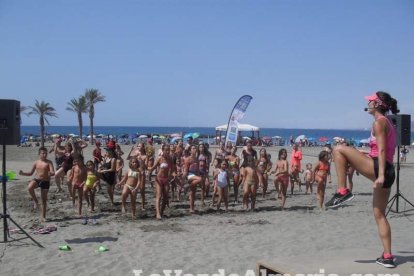 La edición de veranos de Hoy por hoy cuelga el bañador y prepara el traje de lunares para cambiar los días de playa por la Feria.