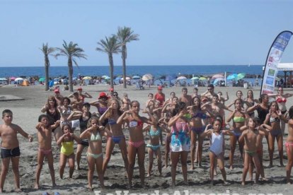 La edición de veranos de Hoy por hoy cuelga el bañador y prepara el traje de lunares para cambiar los días de playa por la Feria.