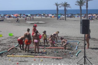 La edición de veranos de Hoy por hoy cuelga el bañador y prepara el traje de lunares para cambiar los días de playa por la Feria.