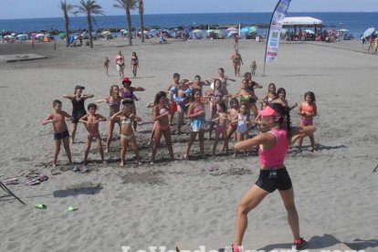 La edición de veranos de Hoy por hoy cuelga el bañador y prepara el traje de lunares para cambiar los días de playa por la Feria.