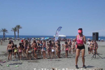 La edición de veranos de Hoy por hoy cuelga el bañador y prepara el traje de lunares para cambiar los días de playa por la Feria.