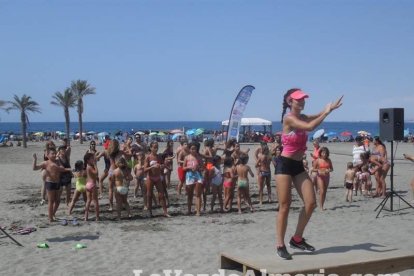 La edición de veranos de Hoy por hoy cuelga el bañador y prepara el traje de lunares para cambiar los días de playa por la Feria.