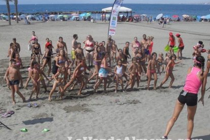 La edición de veranos de Hoy por hoy cuelga el bañador y prepara el traje de lunares para cambiar los días de playa por la Feria.