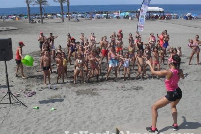 La edición de veranos de Hoy por hoy cuelga el bañador y prepara el traje de lunares para cambiar los días de playa por la Feria.