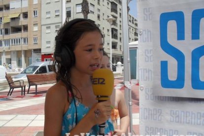 La edición de veranos de Hoy por hoy cuelga el bañador y prepara el traje de lunares para cambiar los días de playa por la Feria.