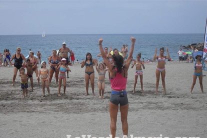 La edición de veranos de Hoy por hoy cuelga el bañador y prepara el traje de lunares para cambiar los días de playa por la Feria.