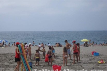 La edición de veranos de Hoy por hoy cuelga el bañador y prepara el traje de lunares para cambiar los días de playa por la Feria.