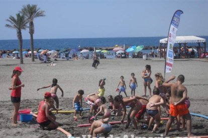 La edición de veranos de Hoy por hoy cuelga el bañador y prepara el traje de lunares para cambiar los días de playa por la Feria.