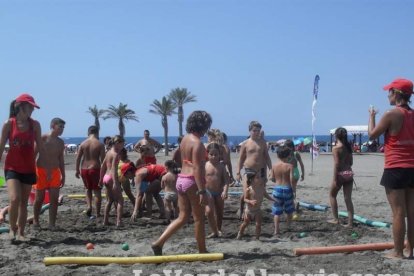 La edición de veranos de Hoy por hoy cuelga el bañador y prepara el traje de lunares para cambiar los días de playa por la Feria.