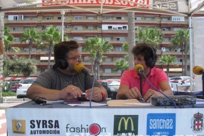 La edición de veranos de Hoy por hoy cuelga el bañador y prepara el traje de lunares para cambiar los días de playa por la Feria.