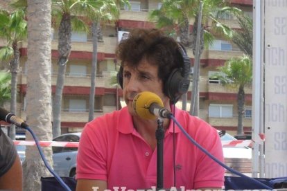 La edición de veranos de Hoy por hoy cuelga el bañador y prepara el traje de lunares para cambiar los días de playa por la Feria.