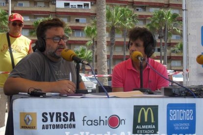 La edición de veranos de Hoy por hoy cuelga el bañador y prepara el traje de lunares para cambiar los días de playa por la Feria.