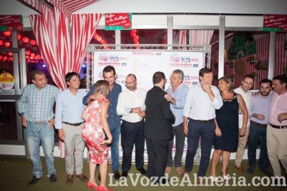 La Caseta de la Feria se llena desde las primeras horas.