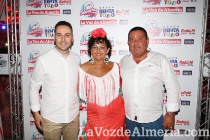 ¡Más y más gente se une a la fiesta en la Caseta!