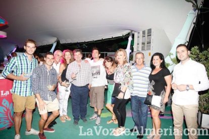 ¡Más y más gente se une a la fiesta en la Caseta!