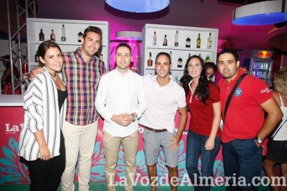 ¡Más y más gente se une a la fiesta en la Caseta!