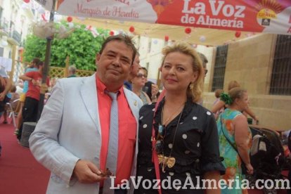 ¡Con la Caseta hasta arriba de gente la Feria del Mediodía sigue!