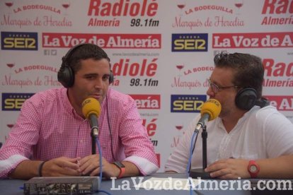 ¡Con la Caseta hasta arriba de gente la Feria del Mediodía sigue!