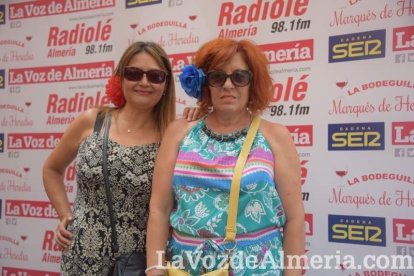 ¡Con la Caseta hasta arriba de gente la Feria del Mediodía sigue!