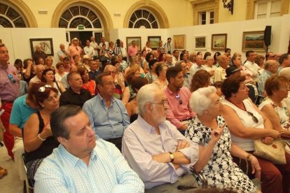 Bellísimo pregón taurino impregnado de sentimiento poético dividido en dos partes: romance de Almería y el toro y romance del toro