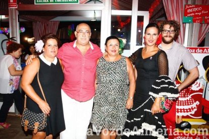 La segunda noche de feria comienza y la Caseta se llena de gente desde los primeros momentos.