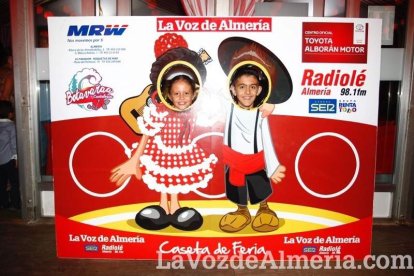 La segunda noche de feria comienza y la Caseta se llena de gente desde los primeros momentos.