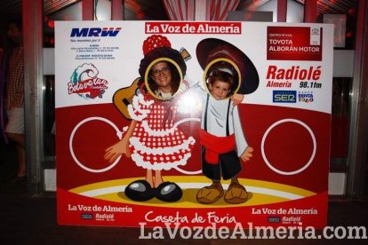 La segunda noche de feria comienza y la Caseta se llena de gente desde los primeros momentos.