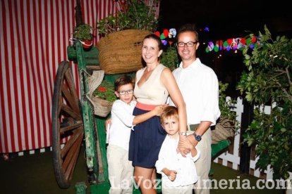 La segunda noche de feria comienza y la Caseta se llena de gente desde los primeros momentos.