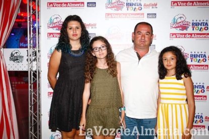 La segunda noche de feria comienza y la Caseta se llena de gente desde los primeros momentos.