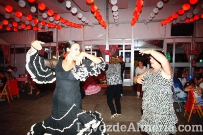 La segunda noche de feria comienza y la Caseta se llena de gente desde los primeros momentos.