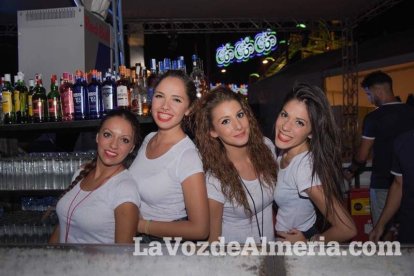 La música más actual y el mejor ambiente se viven cada noche en la caseta de 40 Principales y Guarapo Night