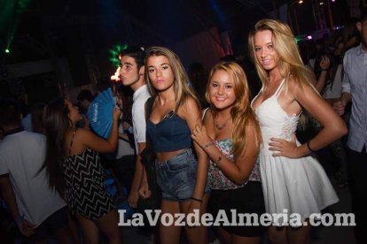 La música más actual y el mejor ambiente se viven cada noche en la caseta de 40 Principales y Guarapo Night