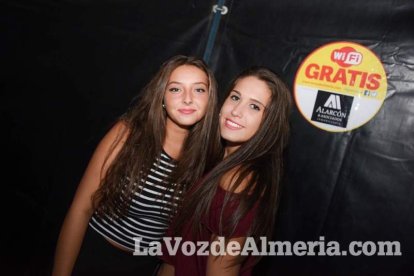 La música más actual y el mejor ambiente se viven cada noche en la caseta de 40 Principales y Guarapo Night