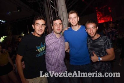 La música más actual y el mejor ambiente se viven cada noche en la caseta de 40 Principales y Guarapo Night