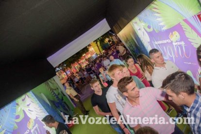 La música más actual y el mejor ambiente se viven cada noche en la caseta de 40 Principales y Guarapo Night