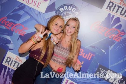 La música más actual y el mejor ambiente se viven cada noche en la caseta de 40 Principales y Guarapo Night