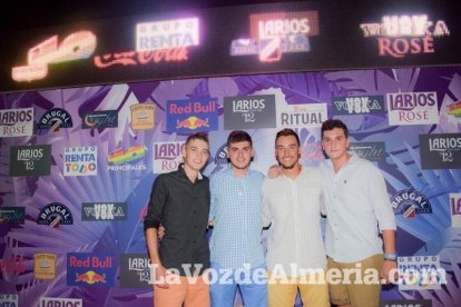 La música más actual y el mejor ambiente se viven cada noche en la caseta de 40 Principales y Guarapo Night