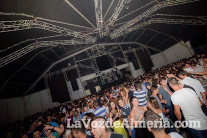 La música más actual y el mejor ambiente se viven cada noche en la caseta de 40 Principales y Guarapo Night